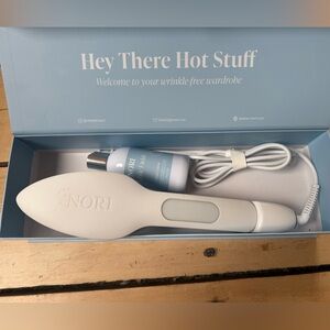 Nori Press Steam Iron in Blue and White